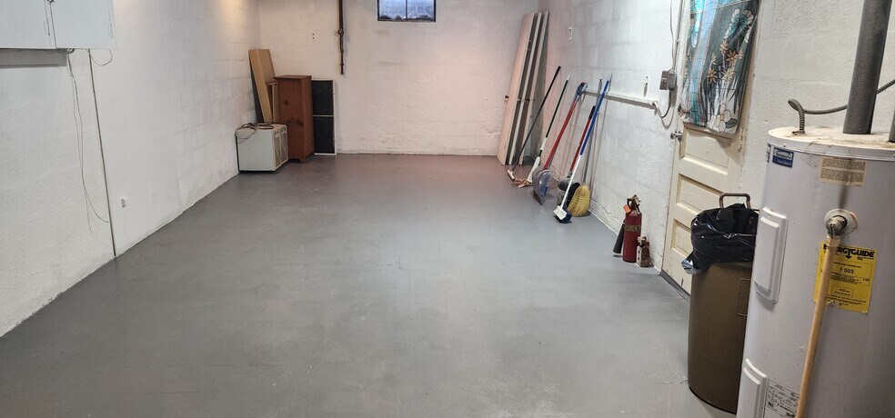 Building Photo - 1001 Orchard Way