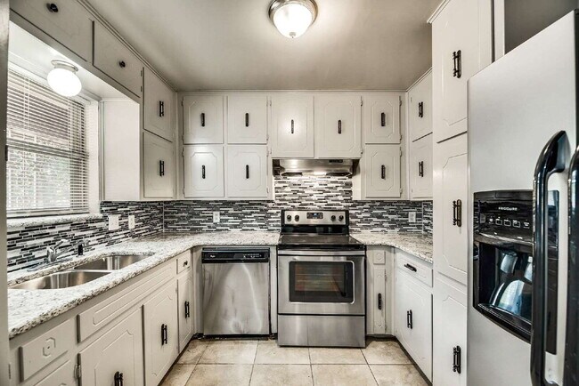 Building Photo - Great 3-2-2 in North Richland Hills surrounded by mature trees