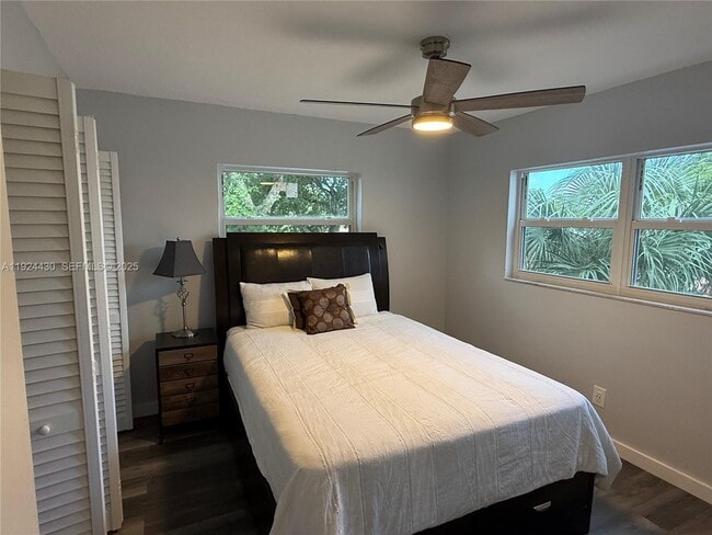 Building Photo - 1000 Country Club Dr