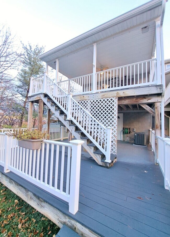 Building Photo - 417 Debbi Ct