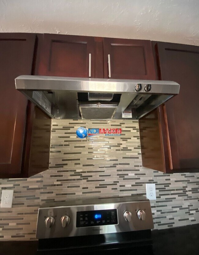 Building Photo - Renovated wheelchair accessible ranch in P...