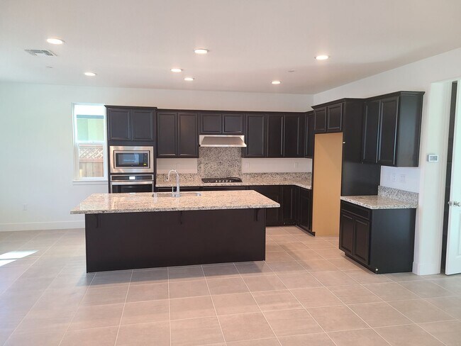 Building Photo - Stunning 4 Bedroom, 3 Bath Mountain house Home W/ Solar