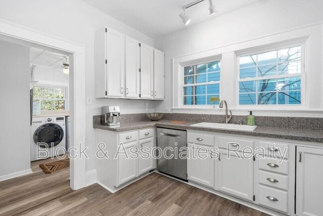 Building Photo - 1807 Sunset Dr