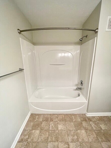 Second bathroom - 6401 Cameron Ln