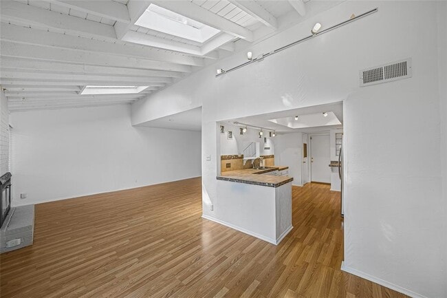 Building Photo - 8903 Trone Cir