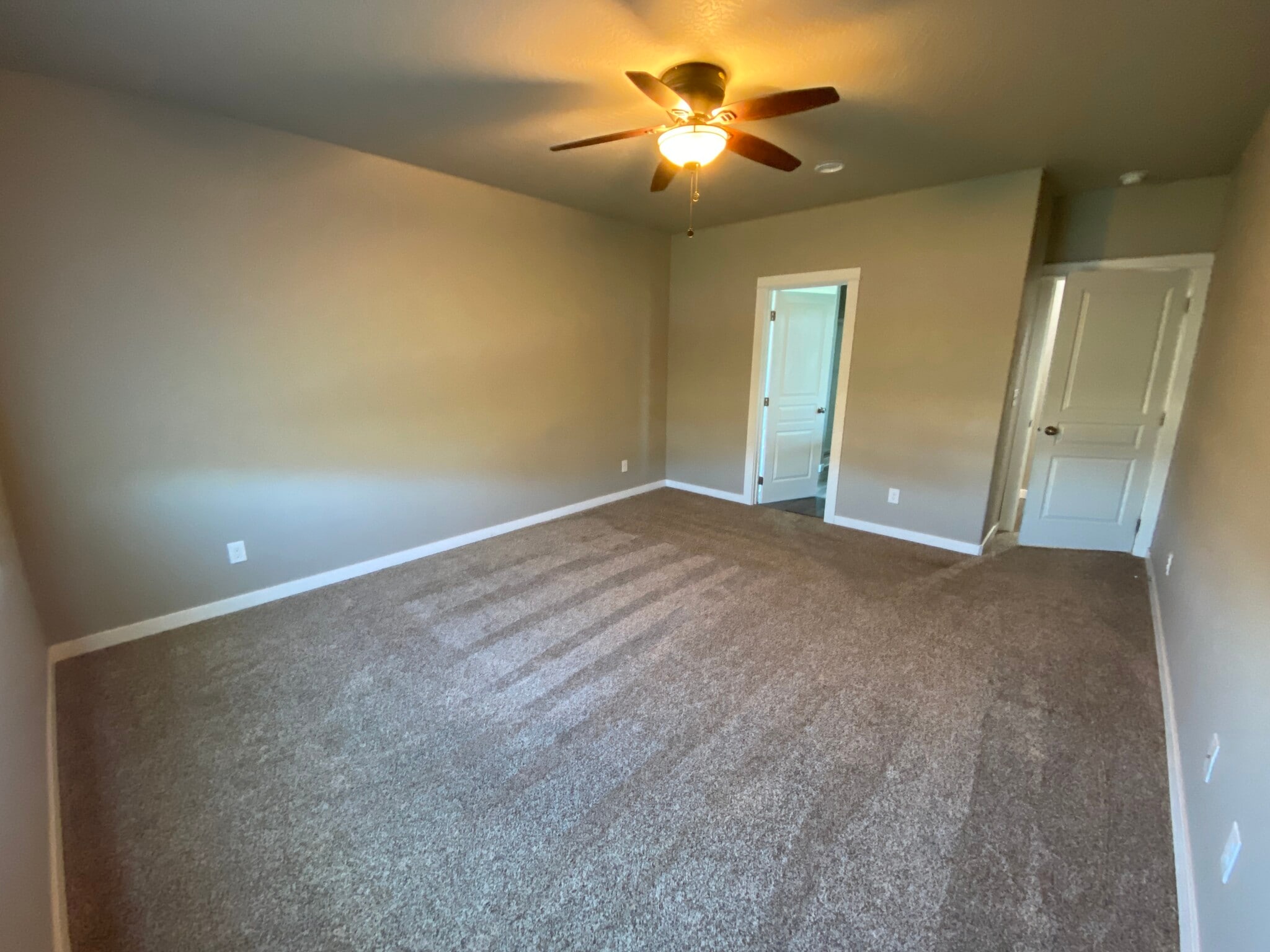 Building Photo - 1640 SW Panorama Dr