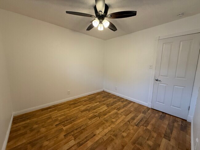 Building Photo - 1356 S 41st Ave