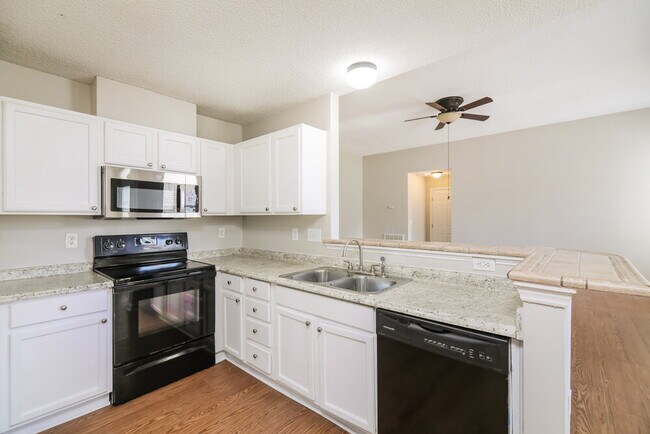 Building Photo - 2217 Hatton Way
