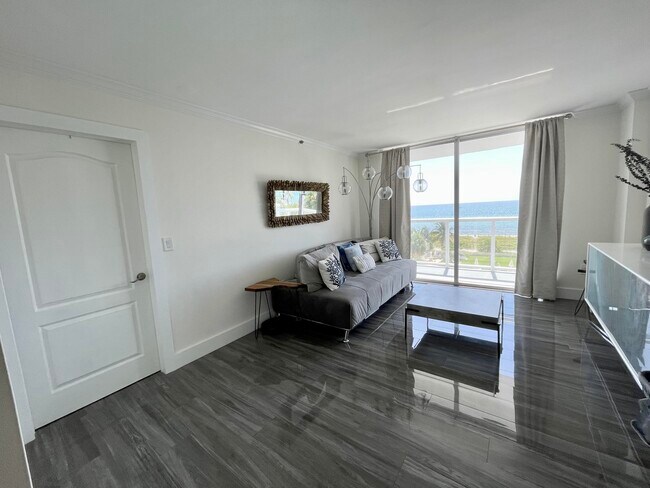 Building Photo - 2457 Collins Ave