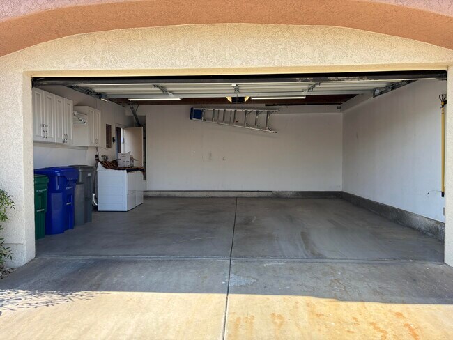 Building Photo - 76915 Turendot St