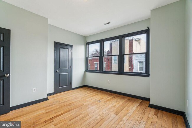 Building Photo - 1930 N Gratz St