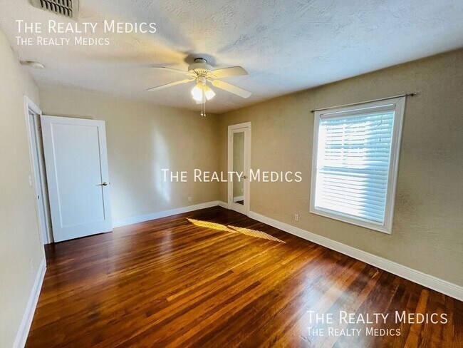 Building Photo - 1332 W Princeton St