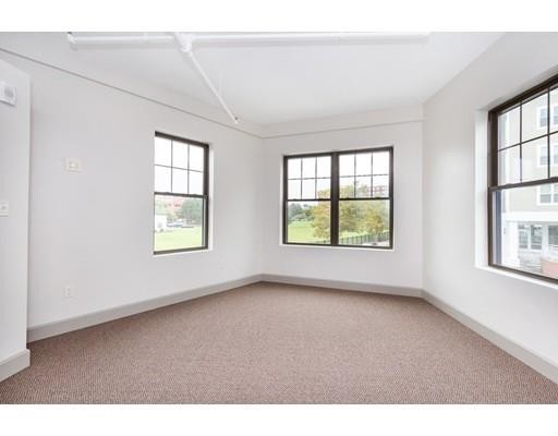 Building Photo - 100 Sagamore St