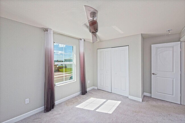 Building Photo - 12623 NW Copper Creek Dr