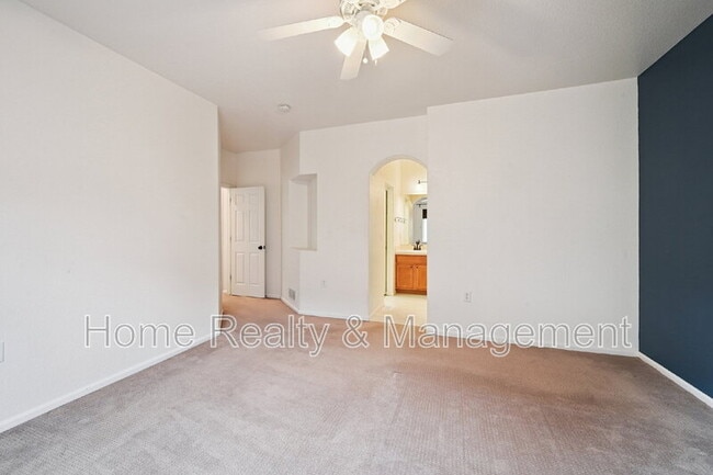 Building Photo - 12923 Grant Cir E