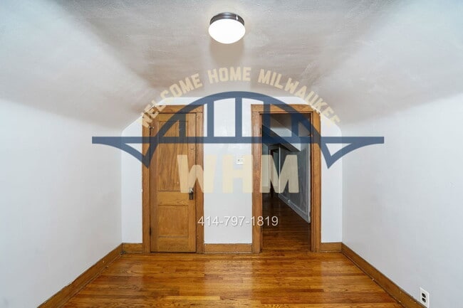 Building Photo - 3215 W Auer Ave