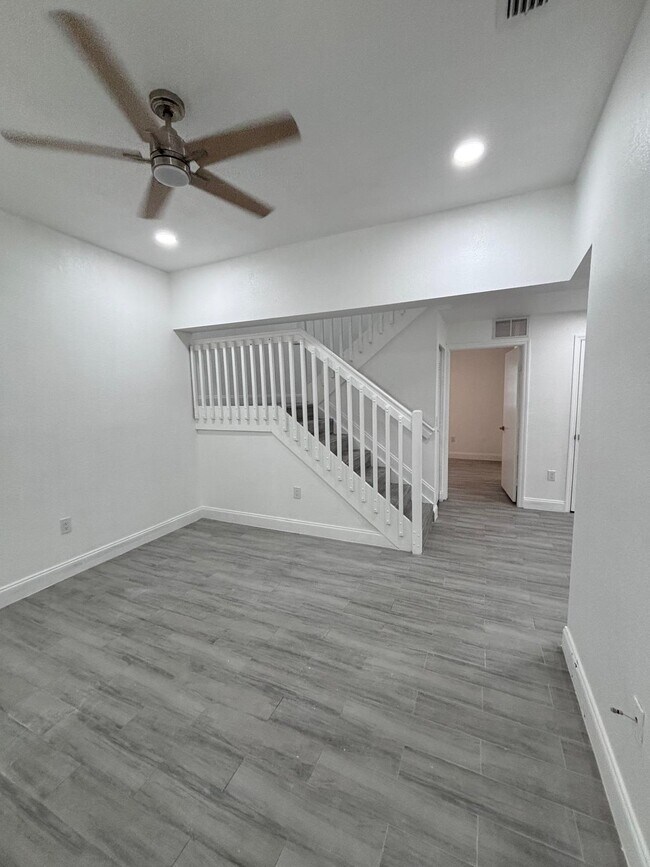 Building Photo - Miami House