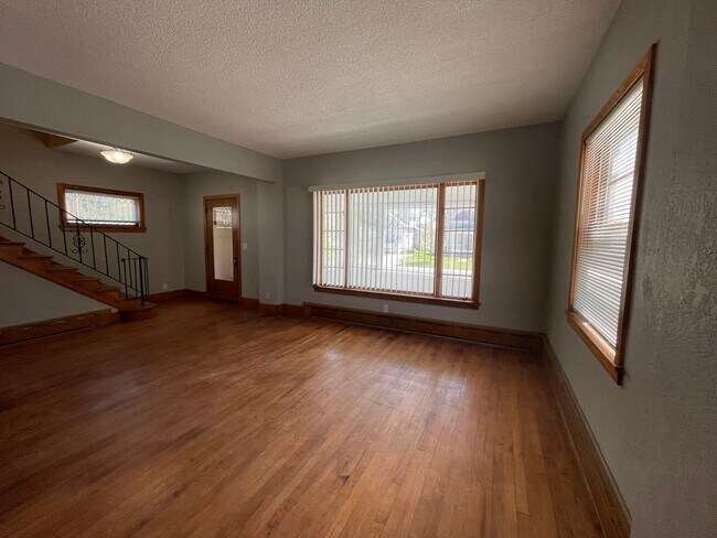 Building Photo - Partially Furnished 3-Bedroom Home in North Fargo!