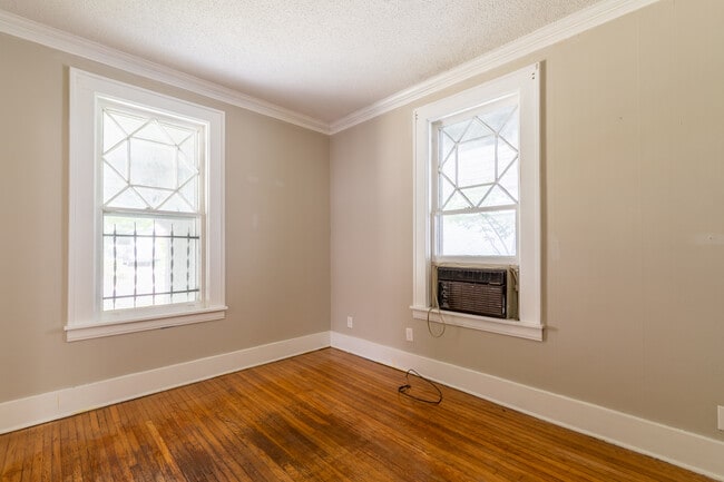 Building Photo - 2004 Walker Ave