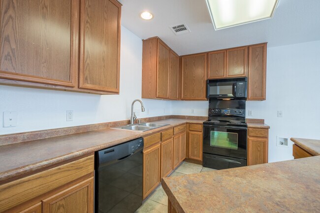 Building Photo - Spacious 4-Bedroom Home in Prime Round Roc...