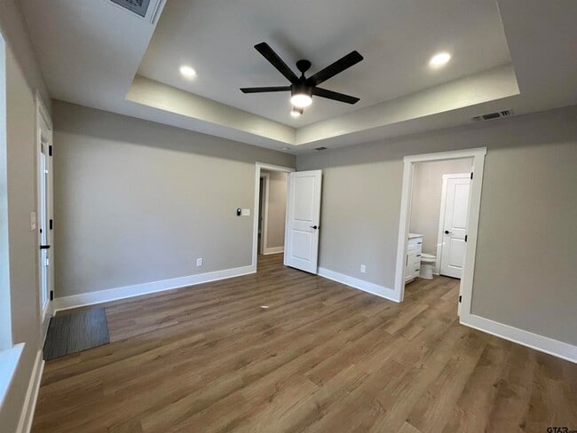 Building Photo - 518 Post Oak Dr