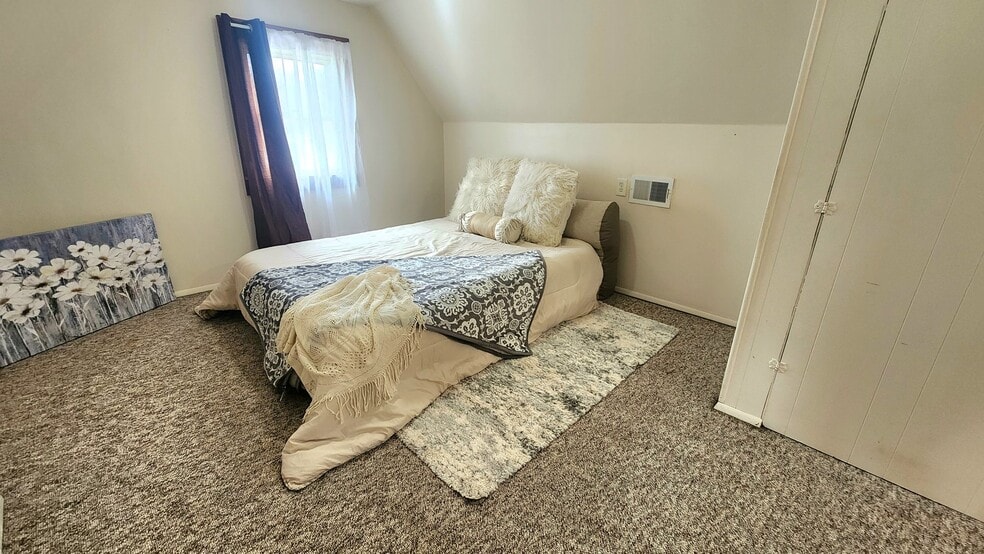 Building Photo - 1036 Forest Ave