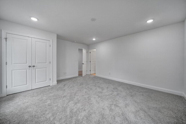 Building Photo - Gorgeous Brand New Townhome in Concord nea...