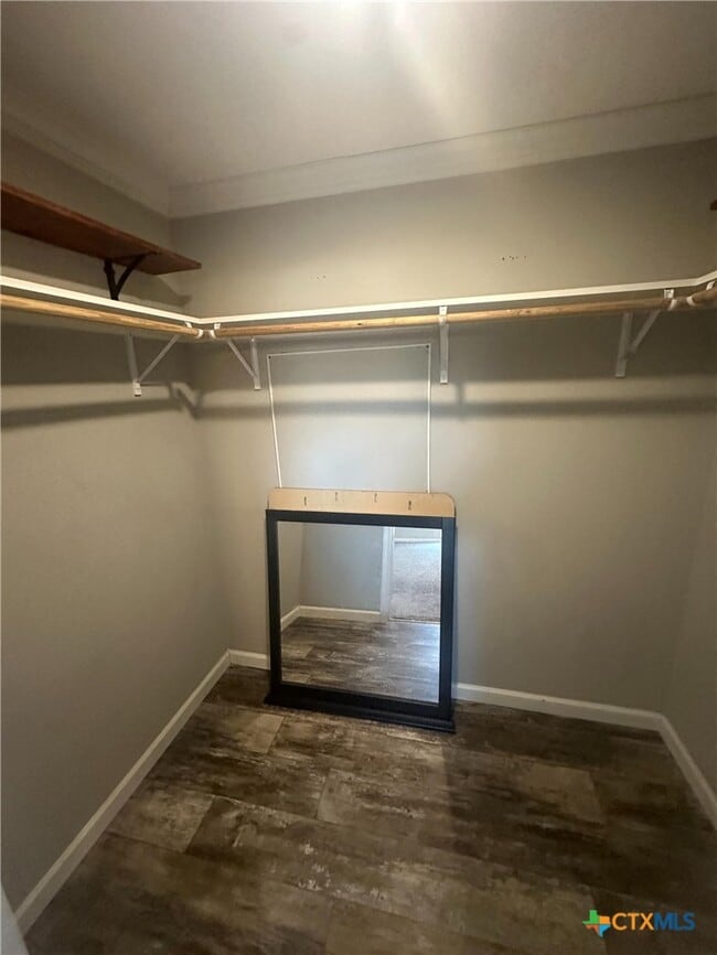 Building Photo - 908 N Henry St