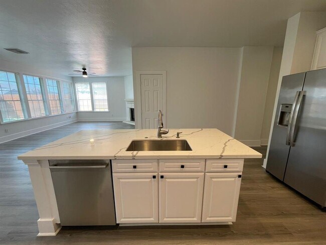Building Photo - 16735 Sonoma Del Norte Dr