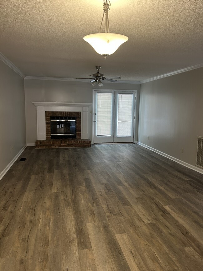 Building Photo - 246 Woodcastle Dr