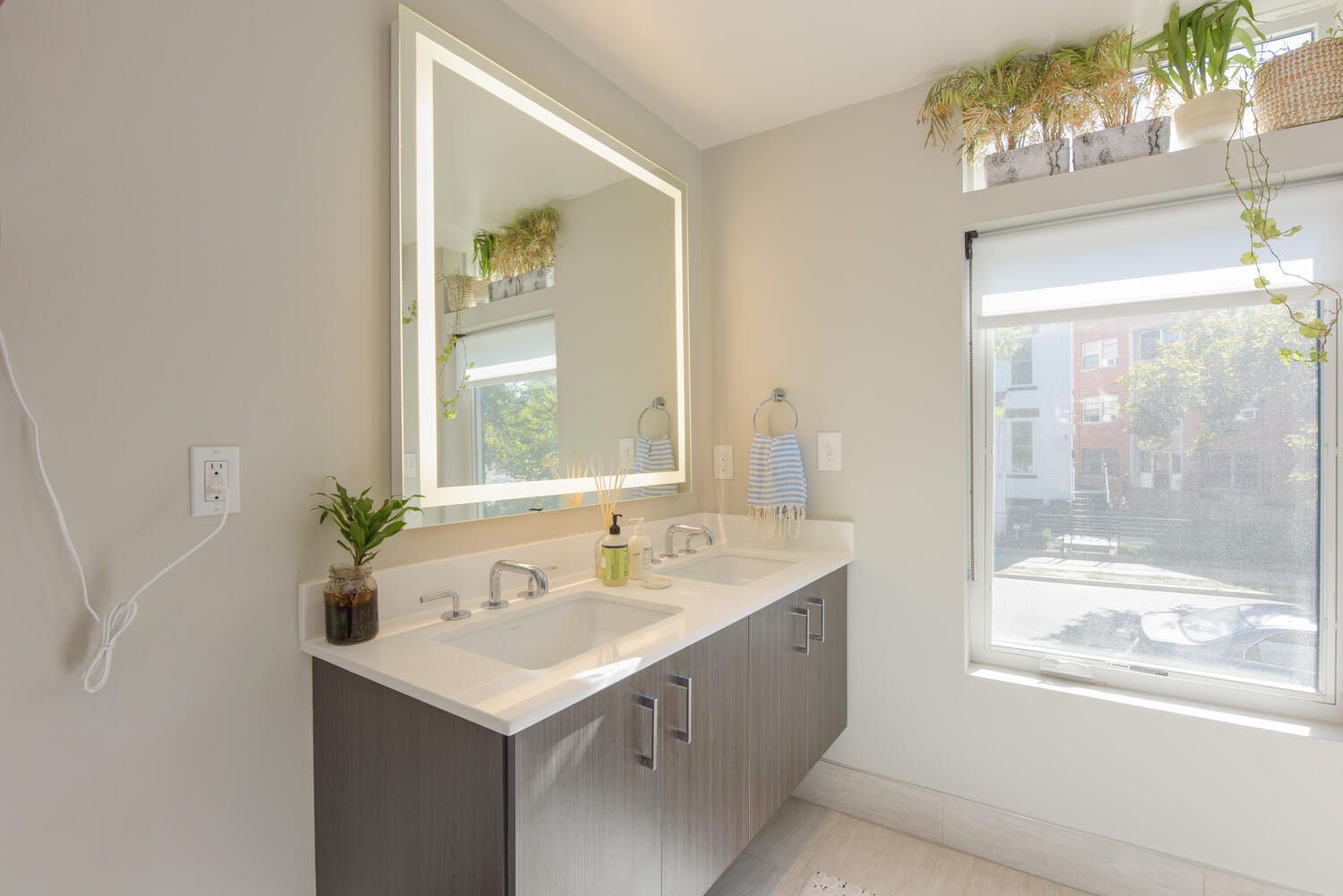 Primary bathroom. - 1001 Monroe St NW