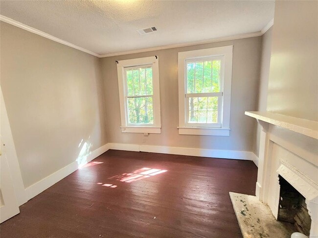 Building Photo - 210 W Osceola St