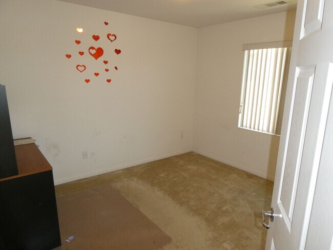 Building Photo - 3 Bedroom Ivy Lane Community Home in Moorp...