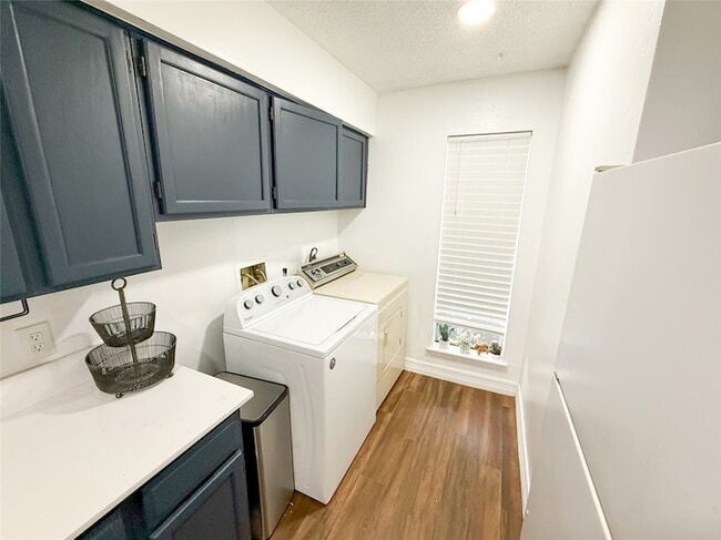 Building Photo - 2120 El Paseo St