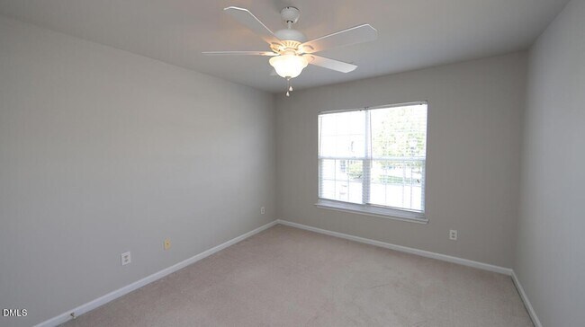 Building Photo - 7400 Lagrange Dr