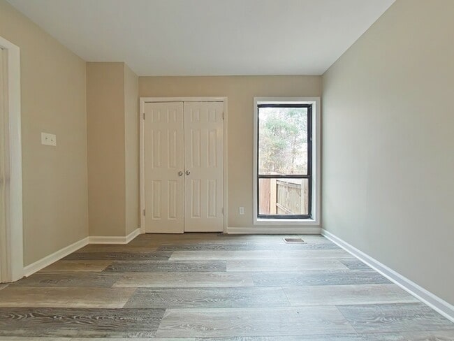 Building Photo - 6449 Kelmscot Ct