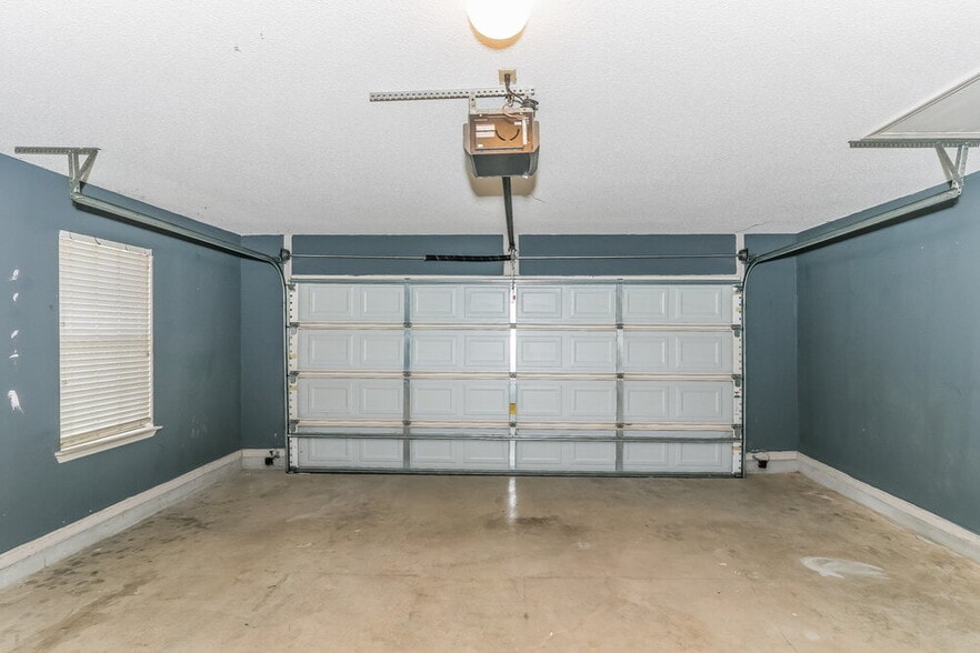 Building Photo - 995 Scofield Dr