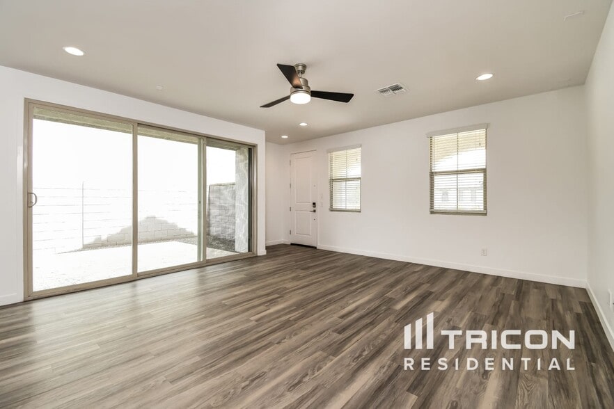 Primary Photo - 9315 E Strobe Ave