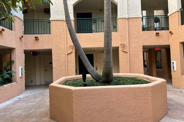 Building Photo - 640 Camino De La Reina