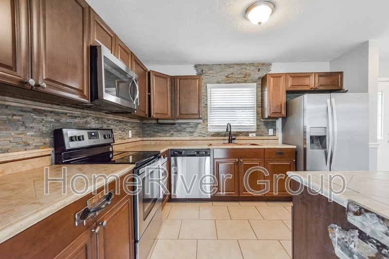 Building Photo - 2510 Yule Tree Dr