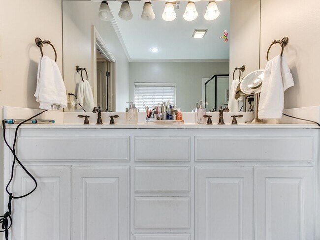 Building Photo - Gorgeous 2 Story Home In Bixby Schools!