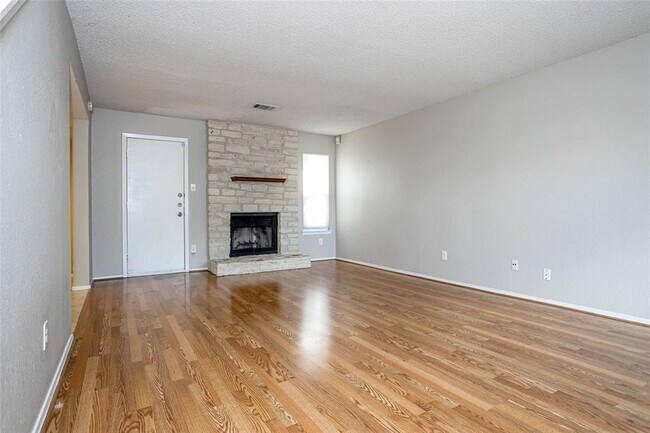 Building Photo - 3611 Gable Dr