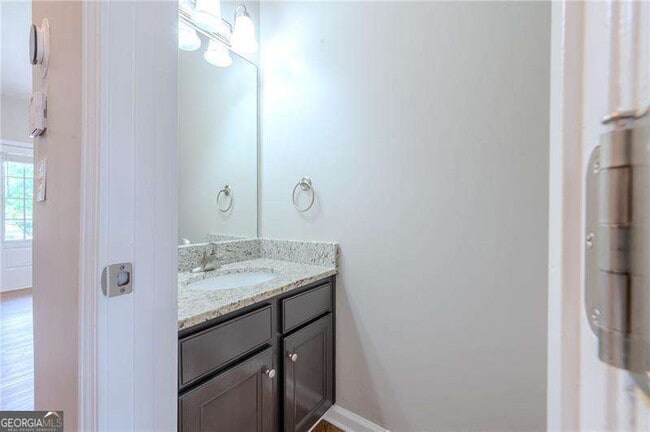 Building Photo - 17 Village Glen