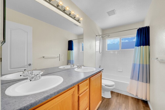 Building Photo - Wonderful home located in Broomfield with ...