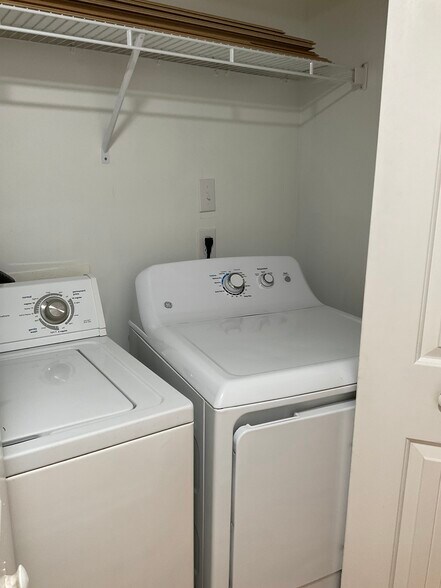 Building Photo - 1010 Woodland Vlg