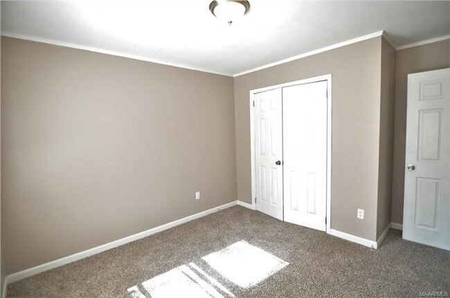 Building Photo - 334 Dee Dr