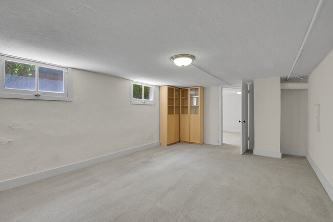 Building Photo - $4,595.95- 4 Bed, 3 Bath Home in Denver with Charming Updates!