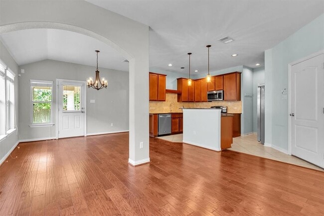 Building Photo - 204 Chickadee Ln