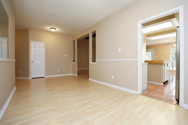 Building Photo - 22815 Red River Dr