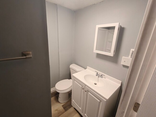 Building Photo - Newly Rehabbed 6-Bedroom, 3-Story Home with Off-Street Parking